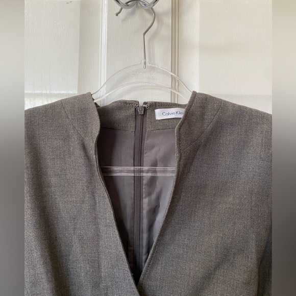 Calvin Klein Women Gray Sheath Mandarin Collar Cap Sleeve Belted Size 12 - Picture 5 of 15